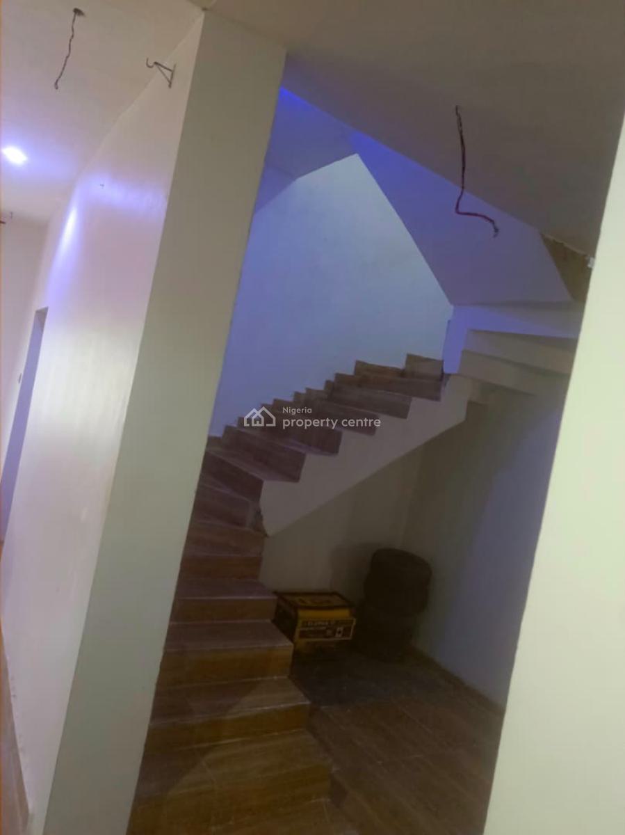 5bedroom Penthouse House Including Car and Bike in an Estate in Lugbe, Pyakasa Lugbe. Abuja - Nigeria., Pyakasa, Lugbe District, Abuja, Detached Bungalow for Sale