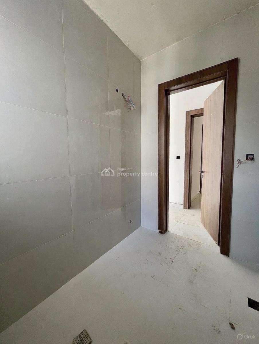 Lovely 3 Bedroom Apartment with Bq, Lekki Phase 1, Lekki Phase 1, Lekki, Lagos, Block of Flats for Sale