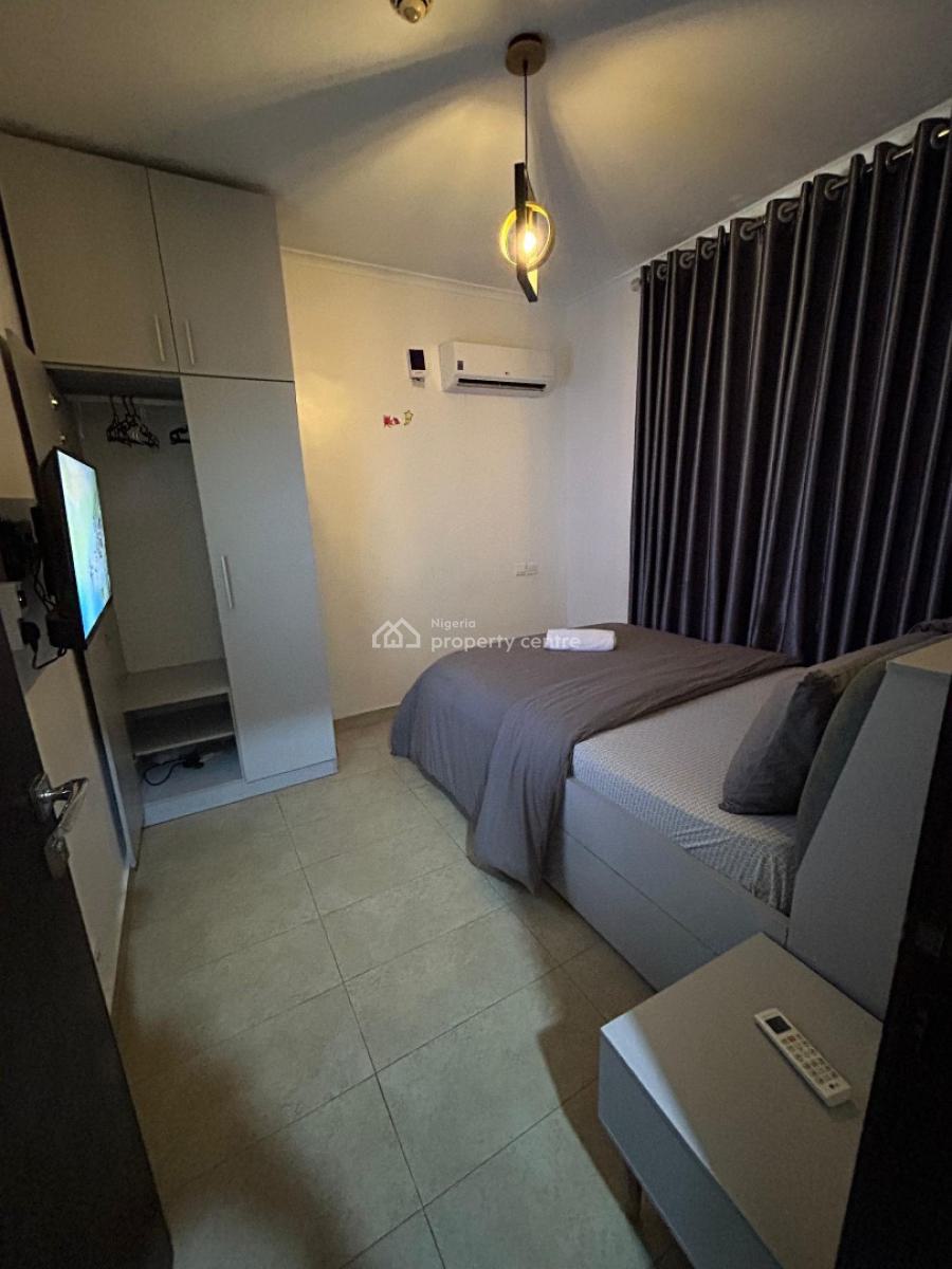 1bedroom Apartment on The 2nd Floor --  Lekki Phase 1, Lekki Phase 1, Lekki, Lagos, Flat / Apartment Short Let