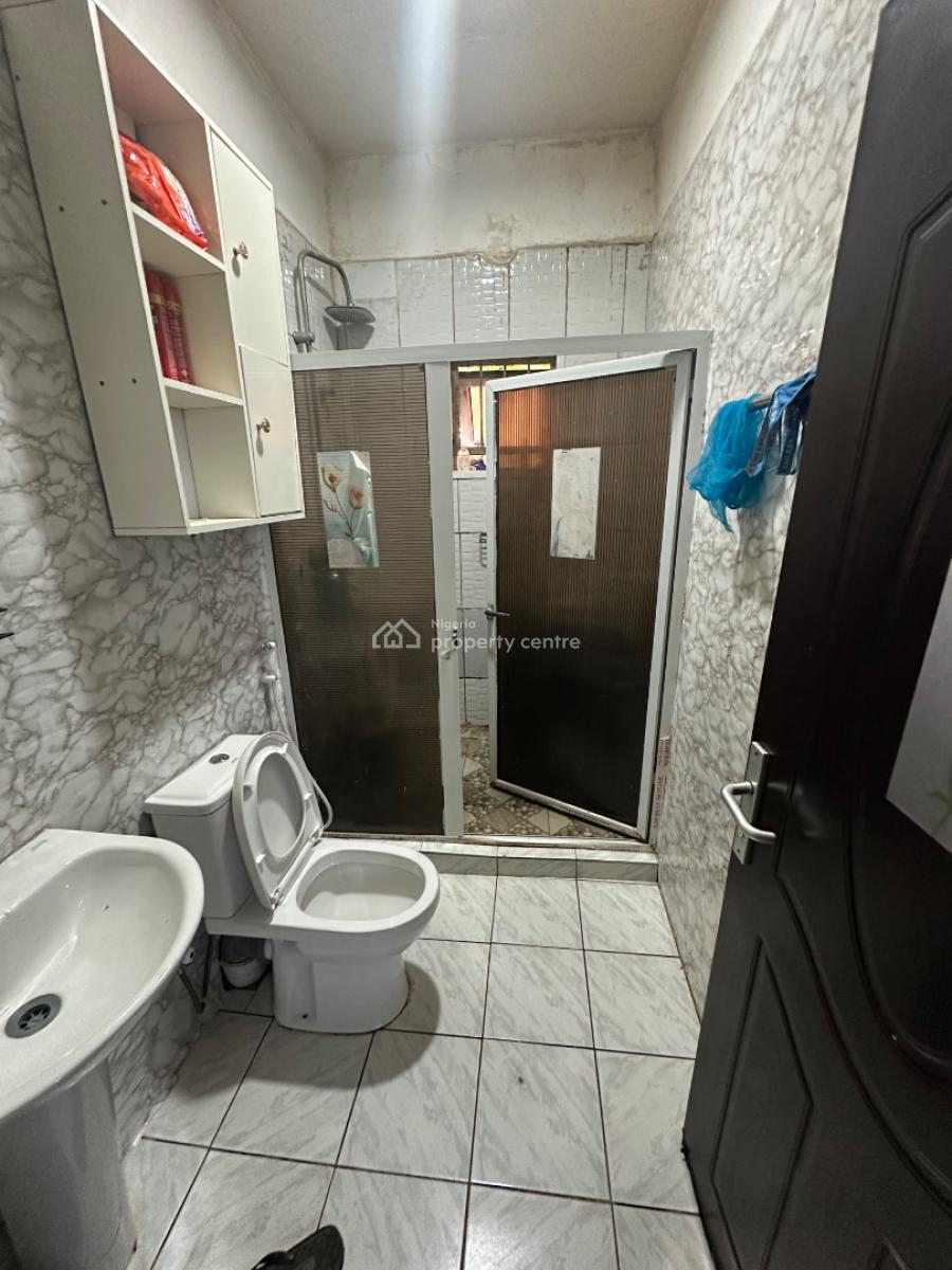 Two Bedroom Apartment in a Decent Neighborhood, 5th Avenue, Gwarinpa, Abuja, Flat / Apartment for Rent