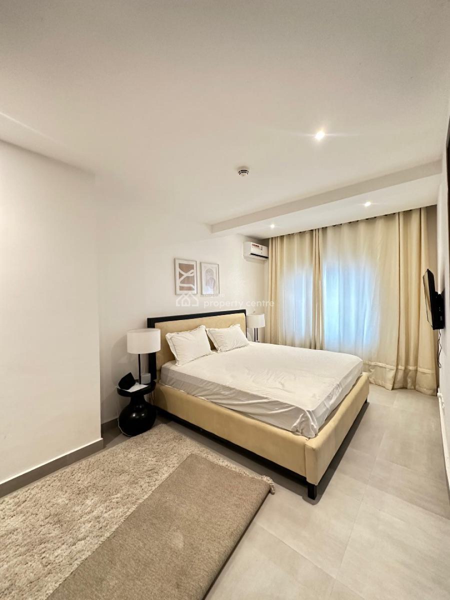 Spacious 2 Bedroom Apartment with L Pool, Gym , Elevator, Lekki Phase 1, Lekki, Lagos, Flat / Apartment for Sale