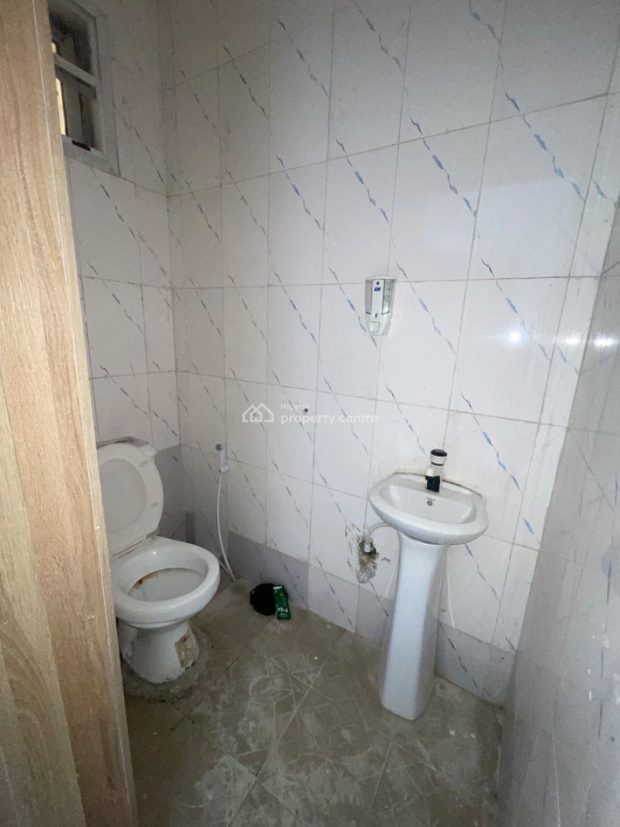 a Spacious 3 Bedroom Apartment, Mobil Road Ilaje Ajah, Lekki, Lagos, Flat / Apartment for Rent
