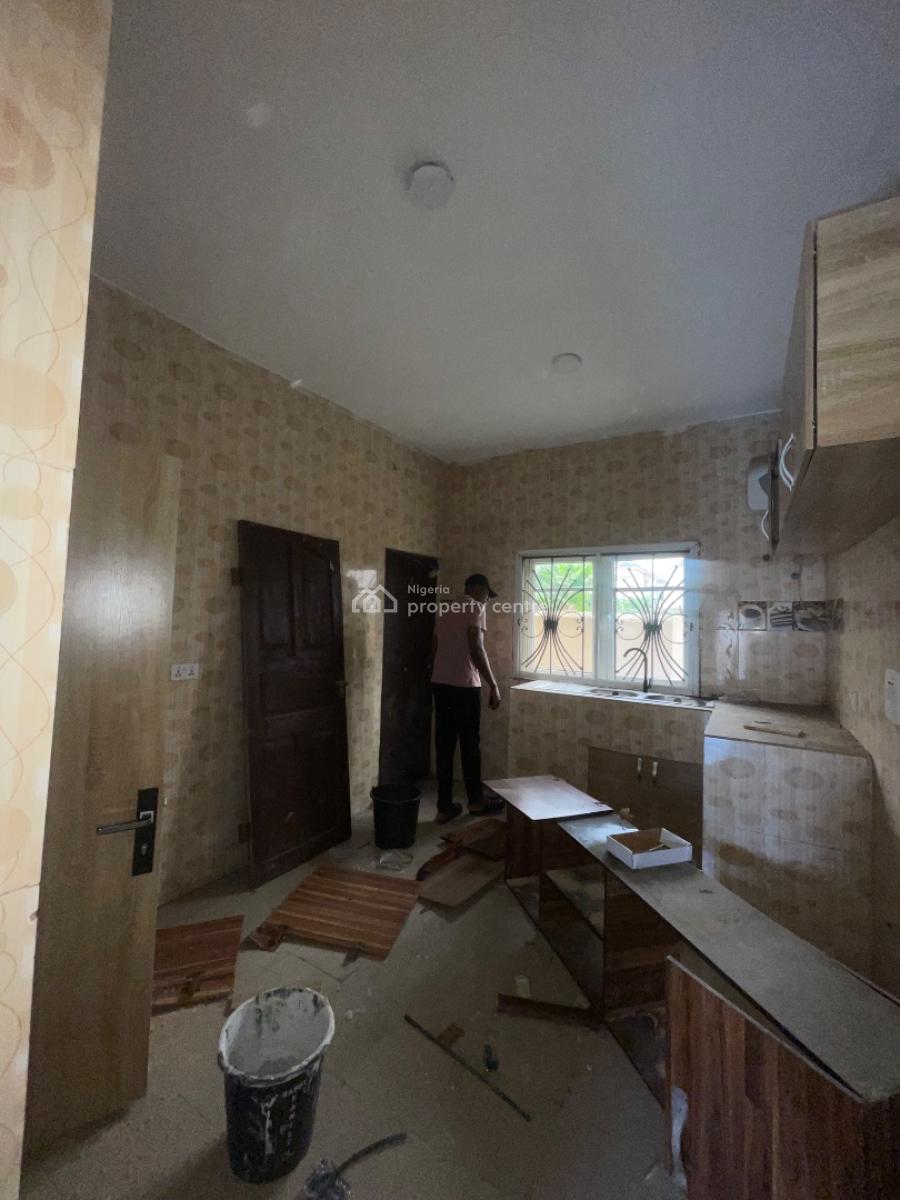 a Spacious 3 Bedroom Apartment, Mobil Road Ilaje Ajah, Lekki, Lagos, Flat / Apartment for Rent