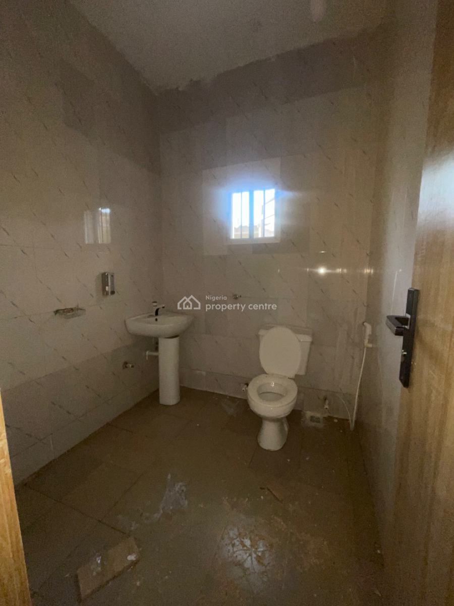 a Spacious 3 Bedroom Apartment, Mobil Road Ilaje Ajah, Lekki, Lagos, Flat / Apartment for Rent