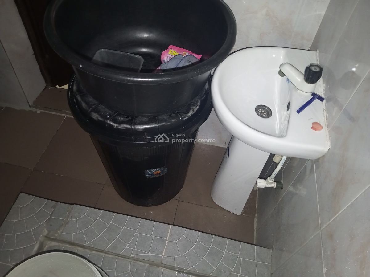 Roommate Needed, Lekki Scheme 2, Ajiwe, Ajah, Lagos, Self Contain (single Rooms) for Rent