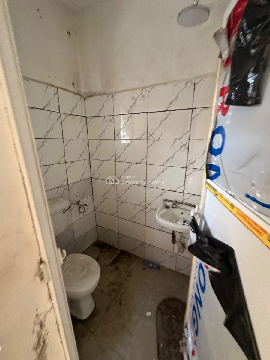 a Standard One Bedroom Apartment in a Decent Neighborhood, 5th Avenue, Gwarinpa, Abuja, Mini Flat (room and Parlour) for Rent