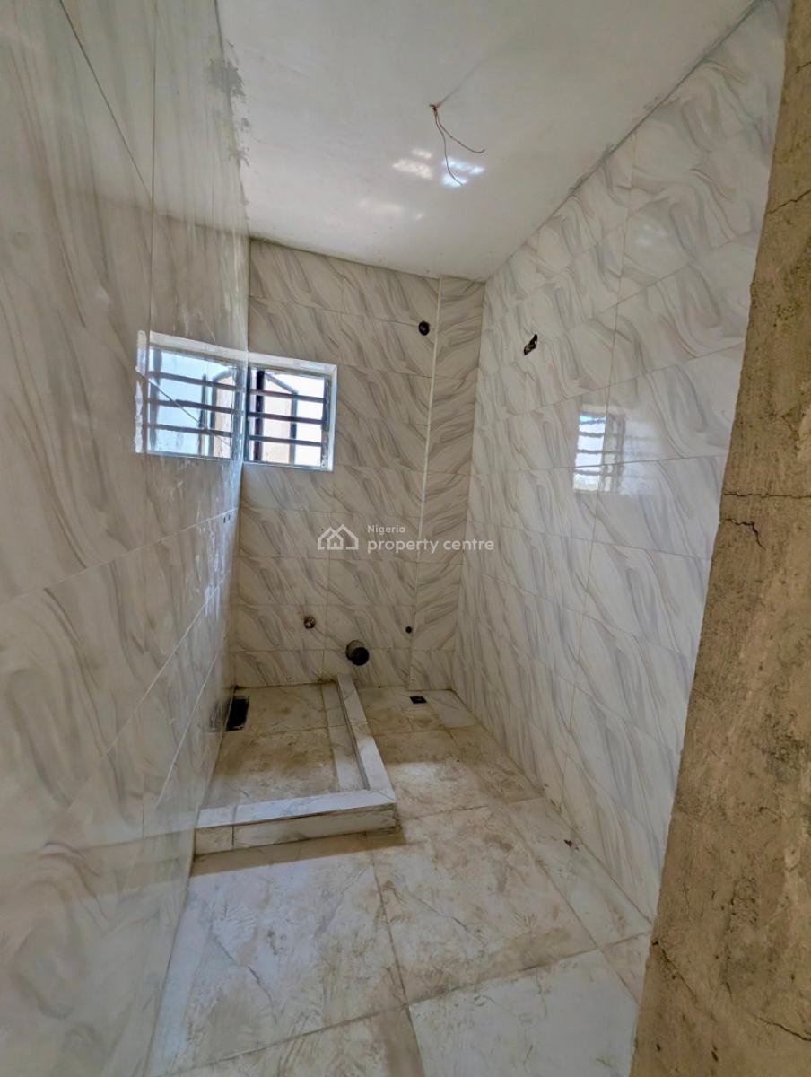 2-bedroom Apartments, Location: Chief Lateef Oyelade, Ring Road Gra, Ibadan, Oyo, House for Sale