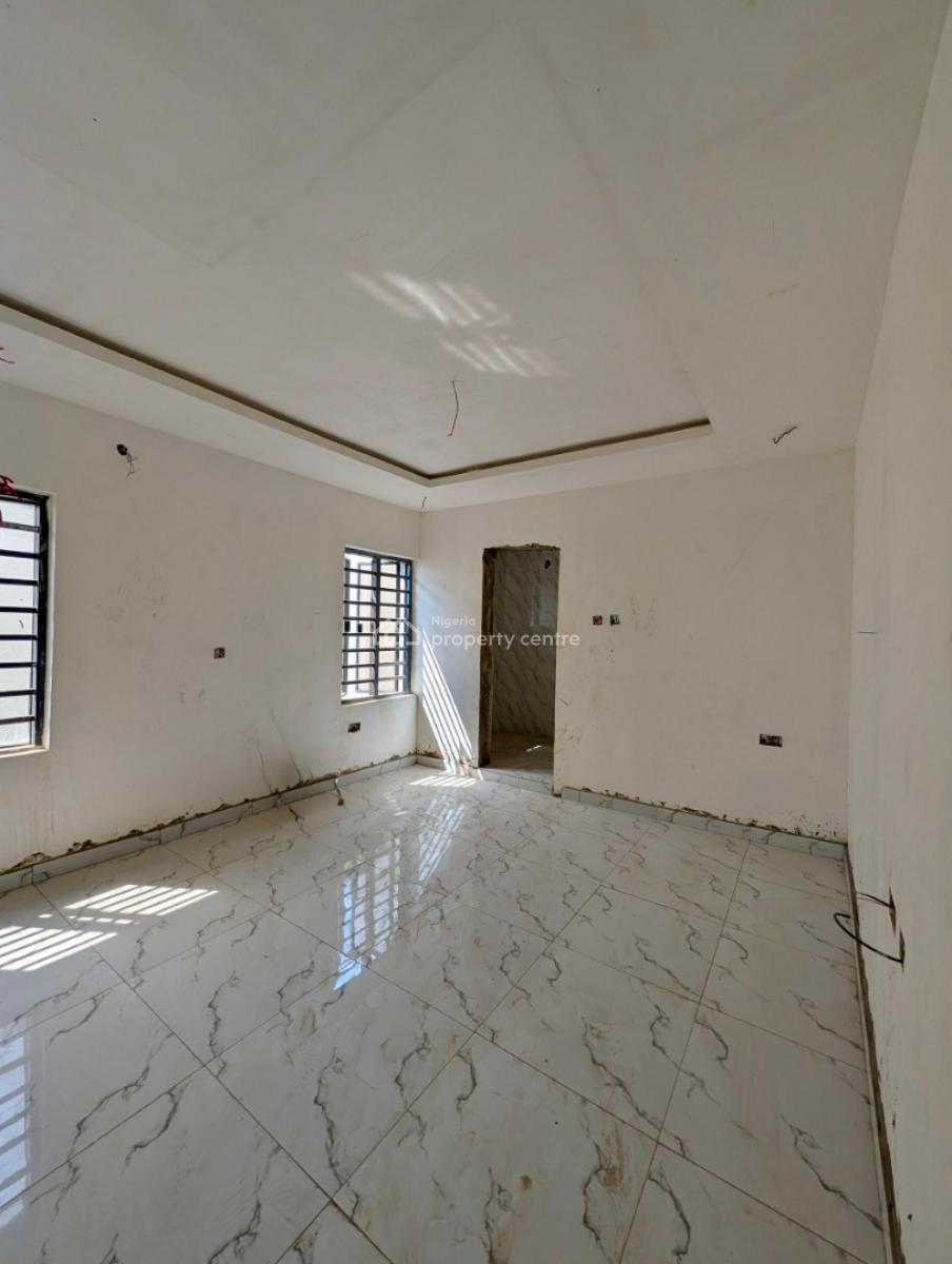 2-bedroom Apartments, Location: Chief Lateef Oyelade, Ring Road Gra, Ibadan, Oyo, House for Sale