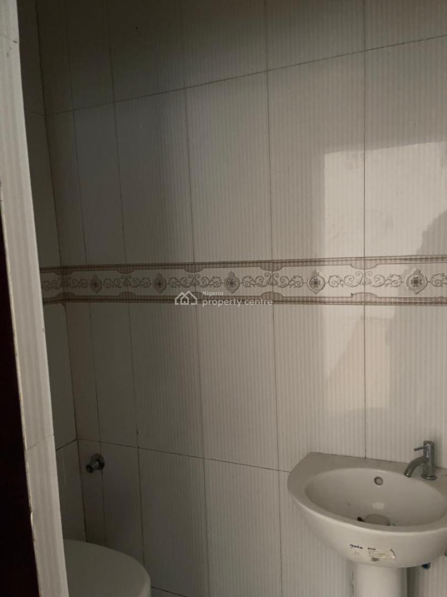 Spacious Ground Floor 3 Bedroom Flat, Off Victoria Arobieke, Lekki Phase 1, Lekki, Lagos, Flat / Apartment for Rent