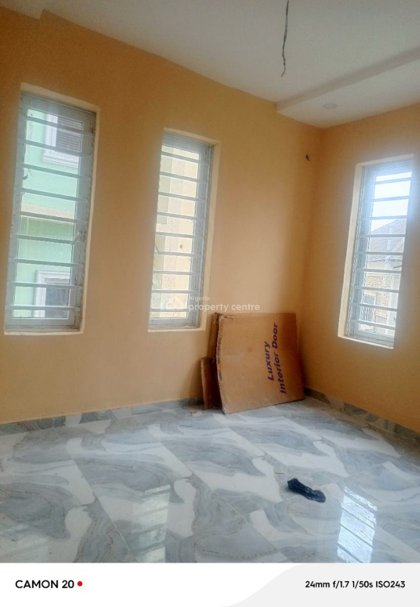 Executive, Standard 2bedrooms Upstairs with Pop, Screeded Walls, Kitch, Yaba, Lagos, Flat / Apartment for Rent