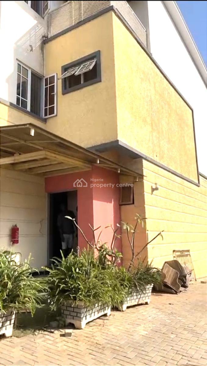 4-bedrooms Terrace Duplex, Tarred Road, Guzape District, Abuja, Terraced Duplex for Rent