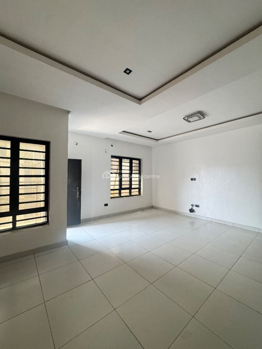 Very Spacious 2 Bedroom Apartment with Swimming Pool, Elevator and Gym, Off Ologolo, Lekki Lagos., Ologolo, Lekki, Lagos, Flat / Apartment for Sale