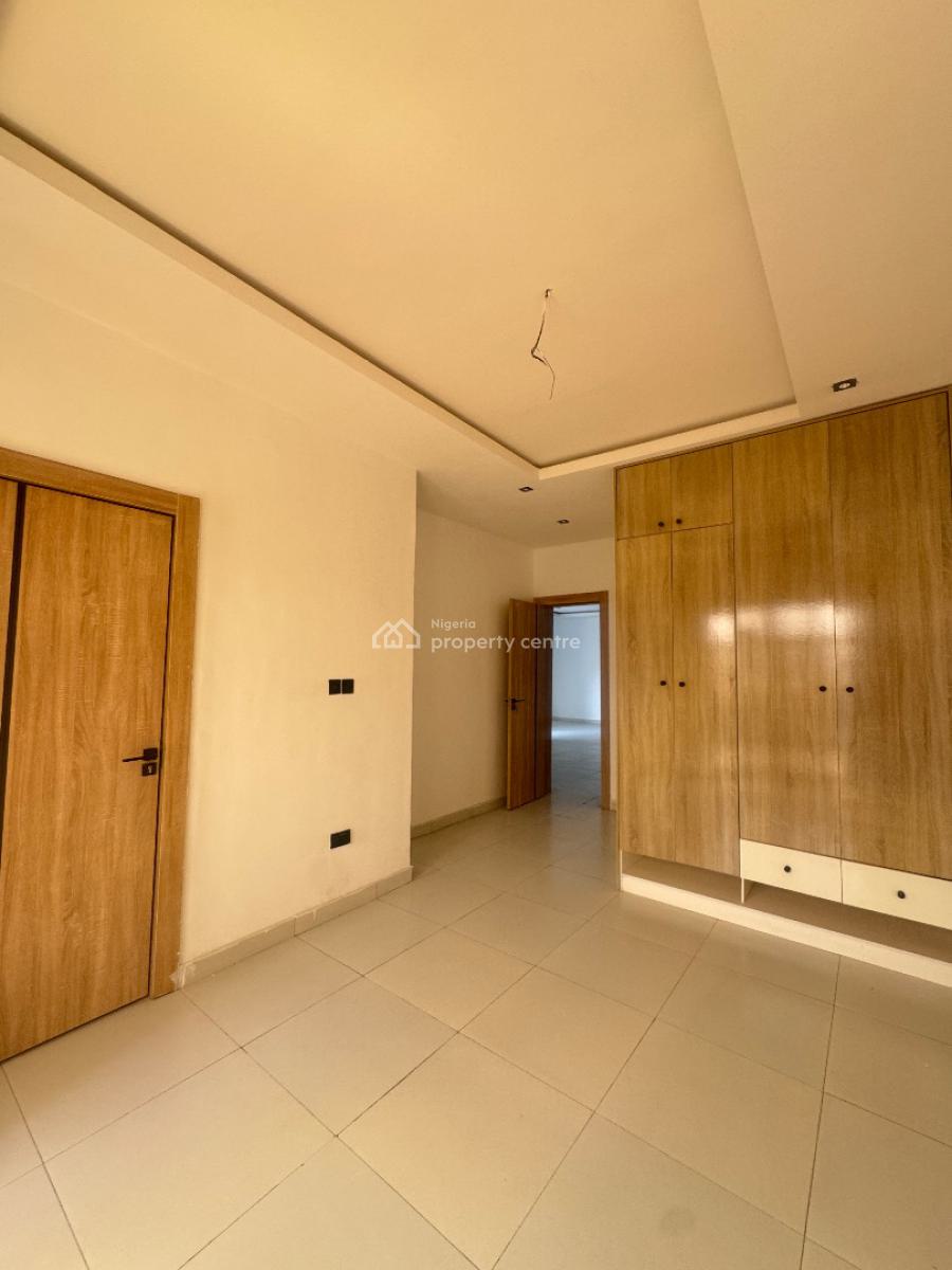 Very Spacious 2 Bedroom Apartment with Swimming Pool, Elevator and Gym, Off Ologolo, Lekki Lagos., Ologolo, Lekki, Lagos, Flat / Apartment for Sale