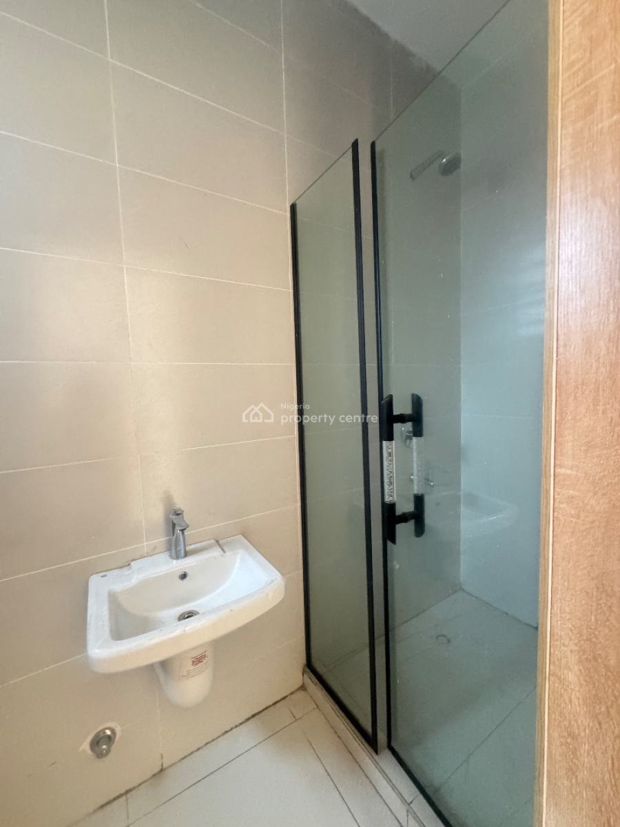 Very Spacious 2 Bedroom Apartment with Swimming Pool, Elevator and Gym, Off Ologolo, Lekki Lagos., Ologolo, Lekki, Lagos, Flat / Apartment for Sale