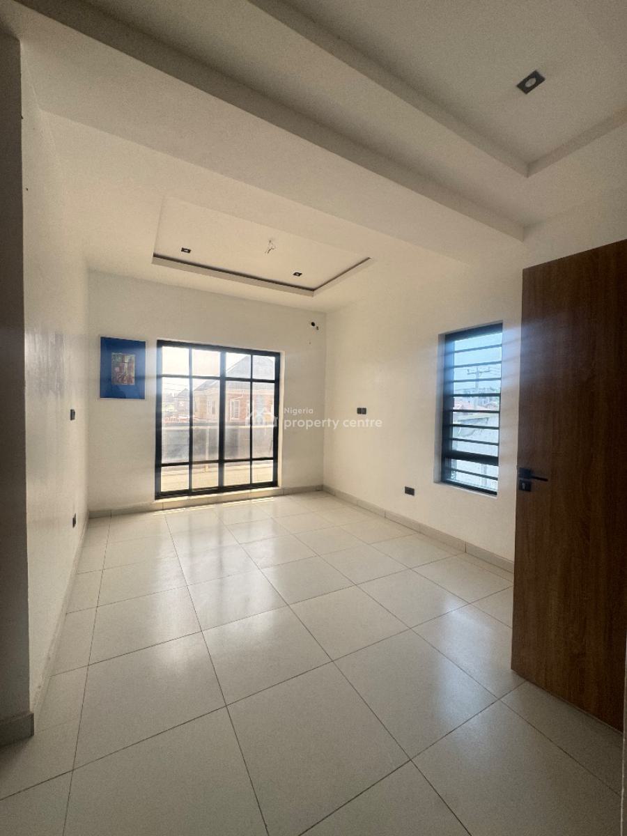 Very Spacious 2 Bedroom Apartment with Swimming Pool, Elevator and Gym, Off Ologolo, Lekki Lagos., Ologolo, Lekki, Lagos, Flat / Apartment for Sale
