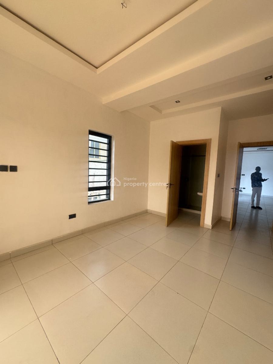 Very Spacious 2 Bedroom Apartment with Swimming Pool, Elevator and Gym, Off Ologolo, Lekki Lagos., Ologolo, Lekki, Lagos, Flat / Apartment for Sale