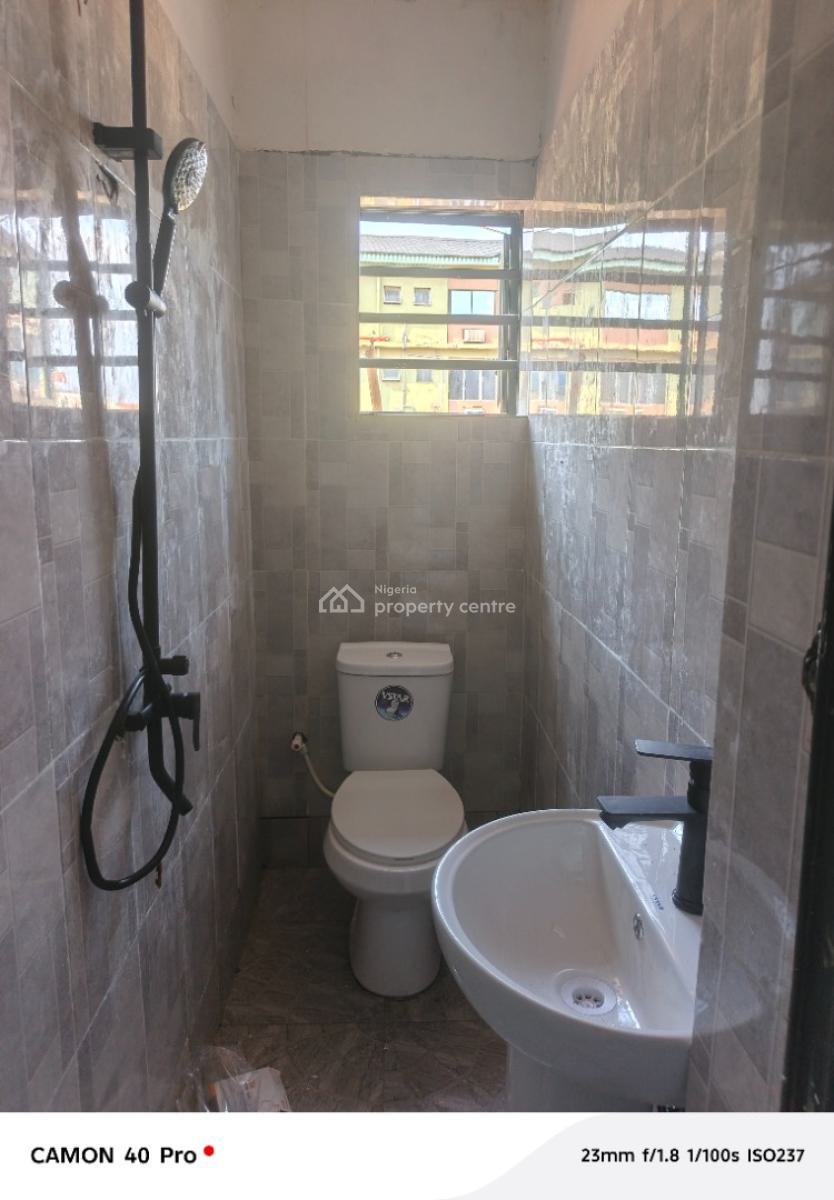 Executive 2 Bedroom, Off Western Avenue, Surulere, Lagos, Flat / Apartment for Rent