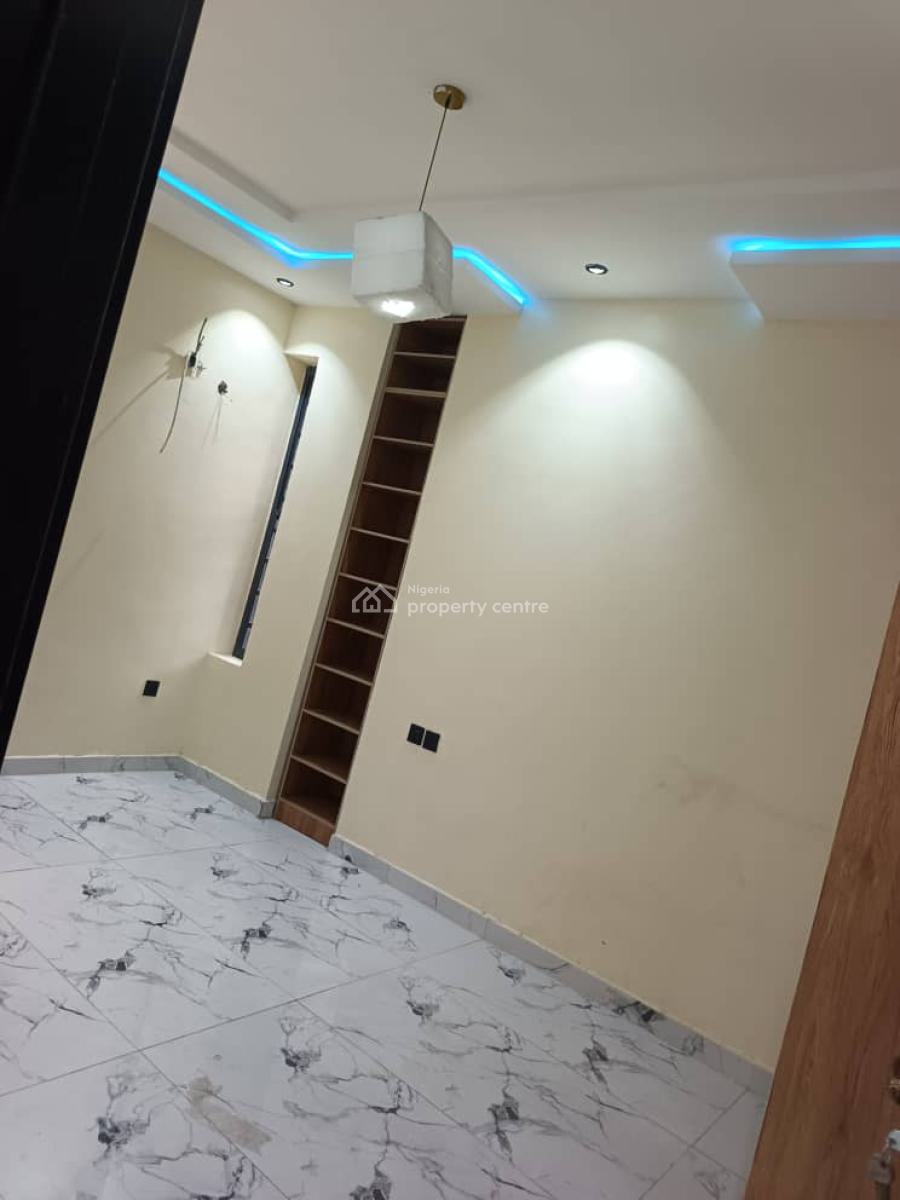 2 Bedroom Flat Apartment, Ilupeju, Lagos, Flat / Apartment for Rent