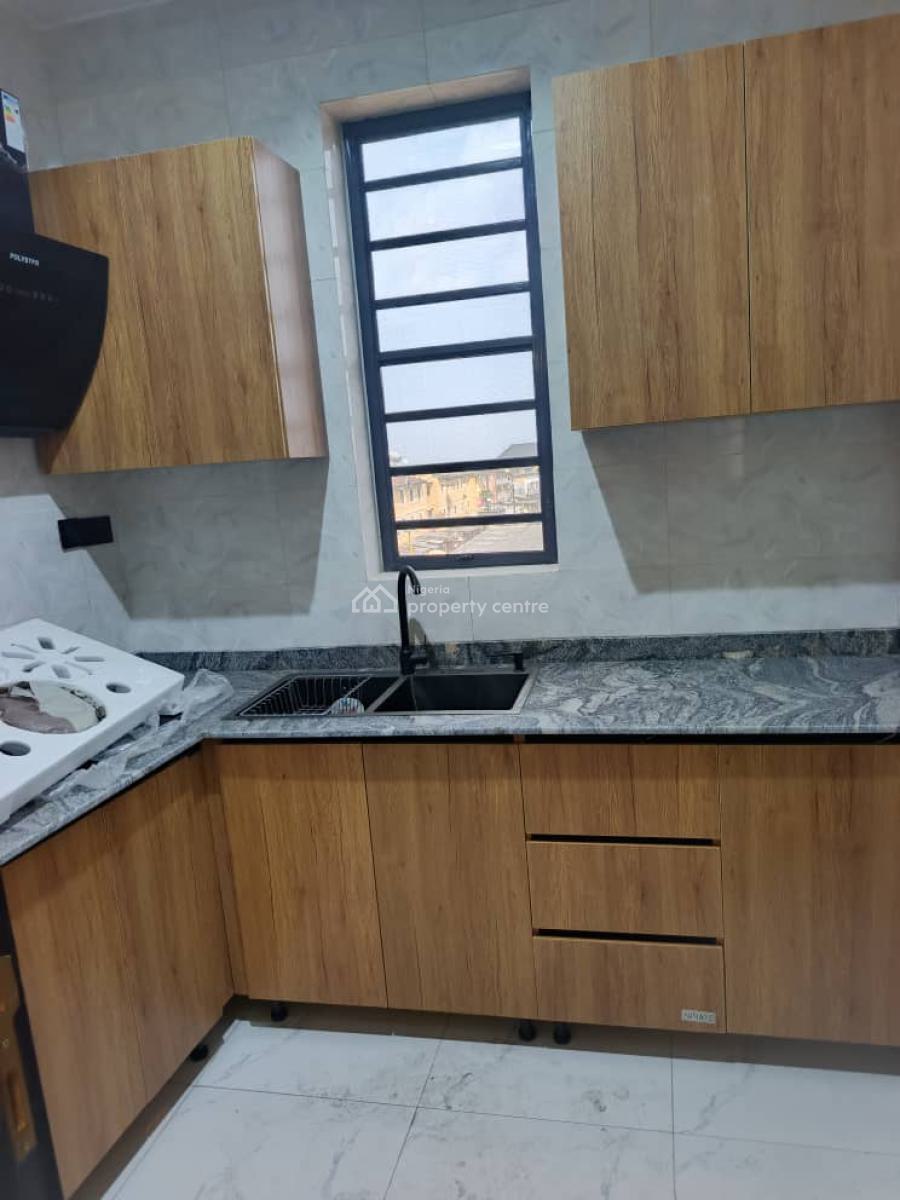 2 Bedroom Flat Apartment, Ilupeju, Lagos, Flat / Apartment for Rent