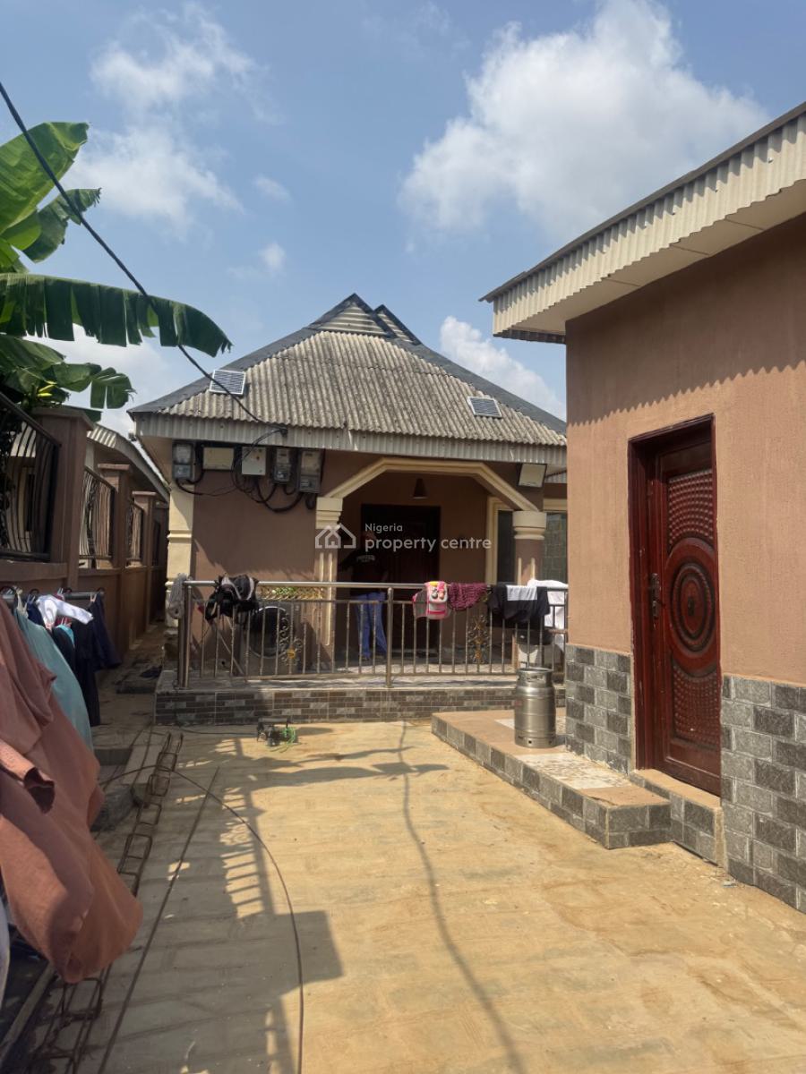 3 Bedroom with a Self Con, Agunfoye, Igbogbo, Ikorodu, Lagos, Detached Bungalow for Sale