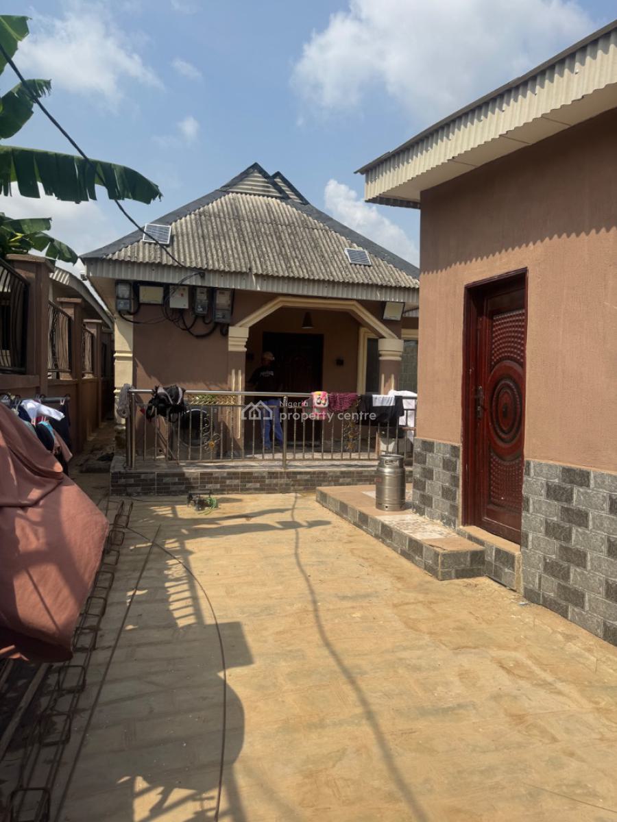 3 Bedroom with a Self Con, Agunfoye, Igbogbo, Ikorodu, Lagos, Detached Bungalow for Sale