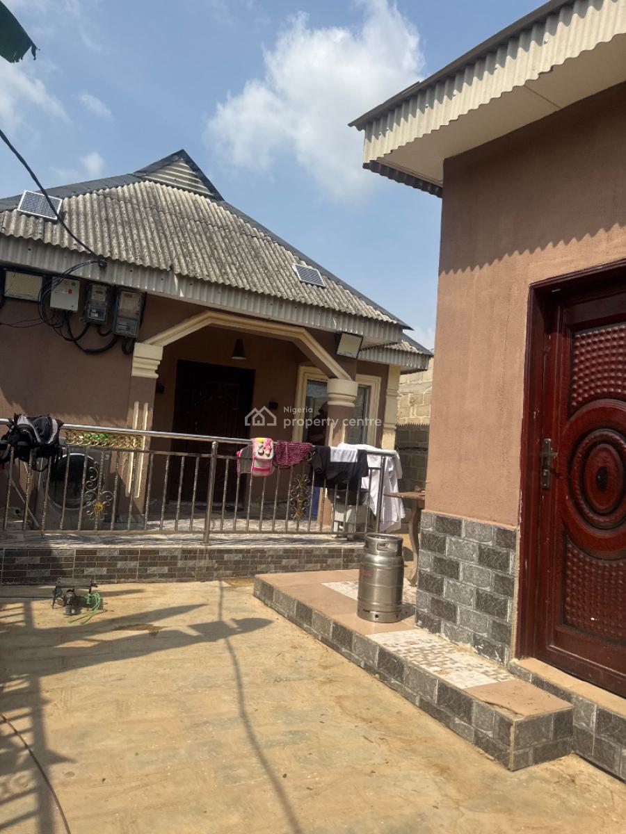 3 Bedroom with a Self Con, Agunfoye, Igbogbo, Ikorodu, Lagos, Detached Bungalow for Sale