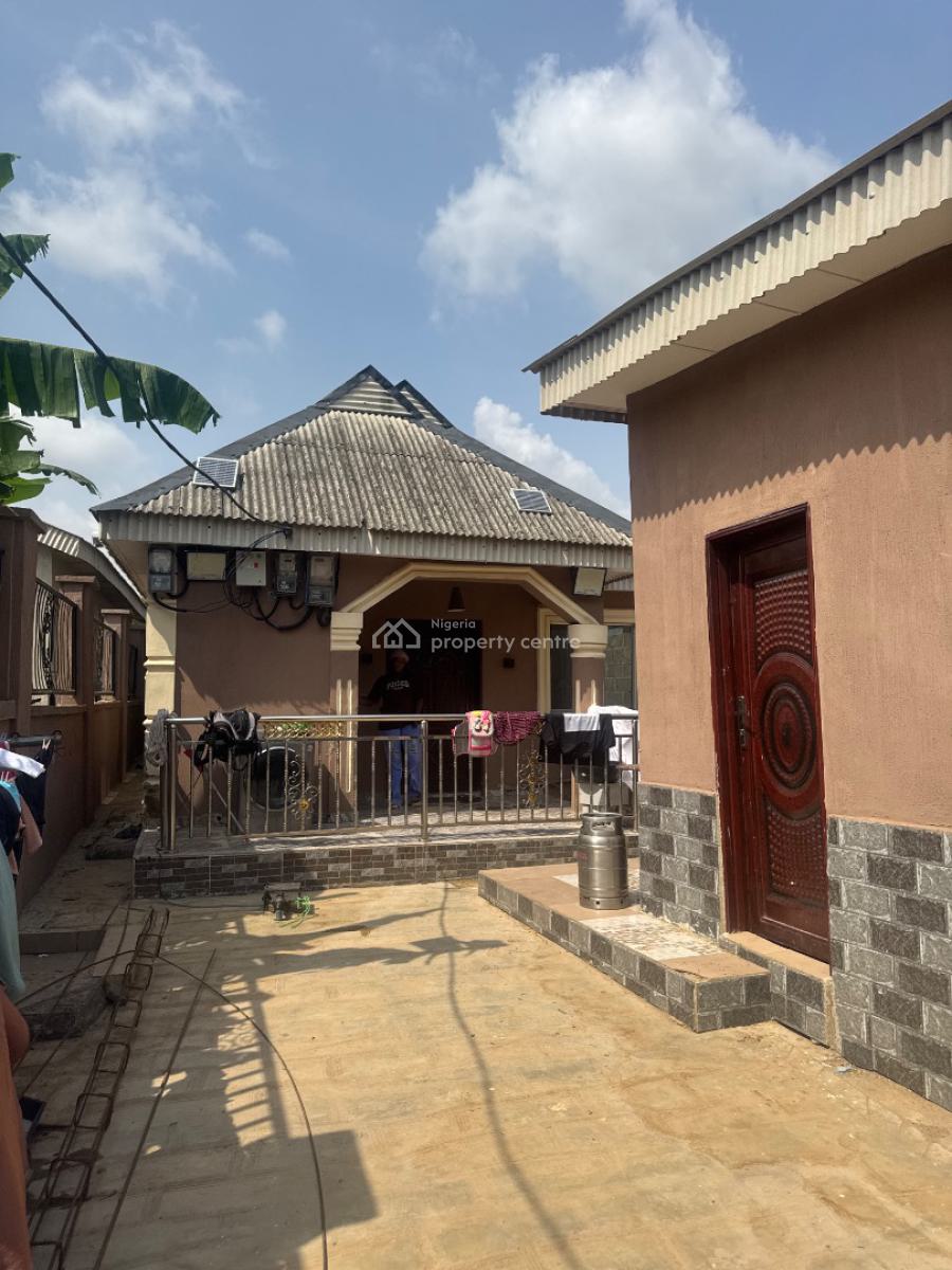 3 Bedroom with a Self Con, Agunfoye, Igbogbo, Ikorodu, Lagos, Detached Bungalow for Sale