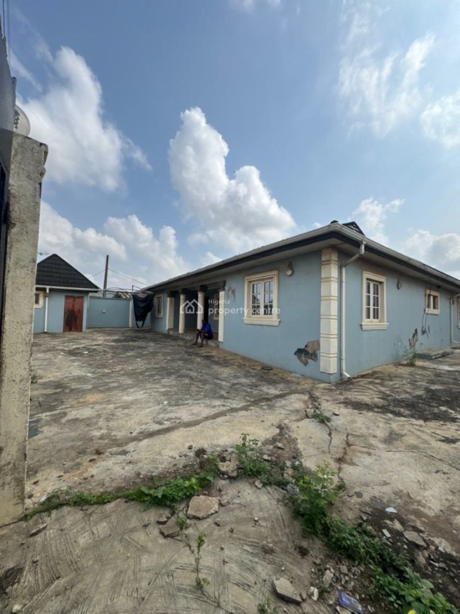 4 Bedroom Bungalow with a Store, Shelewu, Igbogbo, Ikorodu, Lagos, Detached Bungalow for Sale