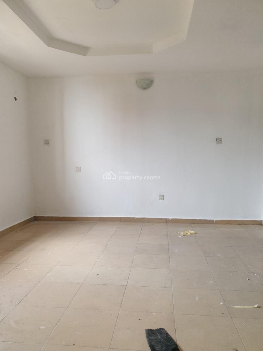 Spacious and Newly Renovated 3bedroom Flat, East Gate Estate Agungi Just Beside Dominos Pizza, Lekki, Lagos, Flat / Apartment for Rent