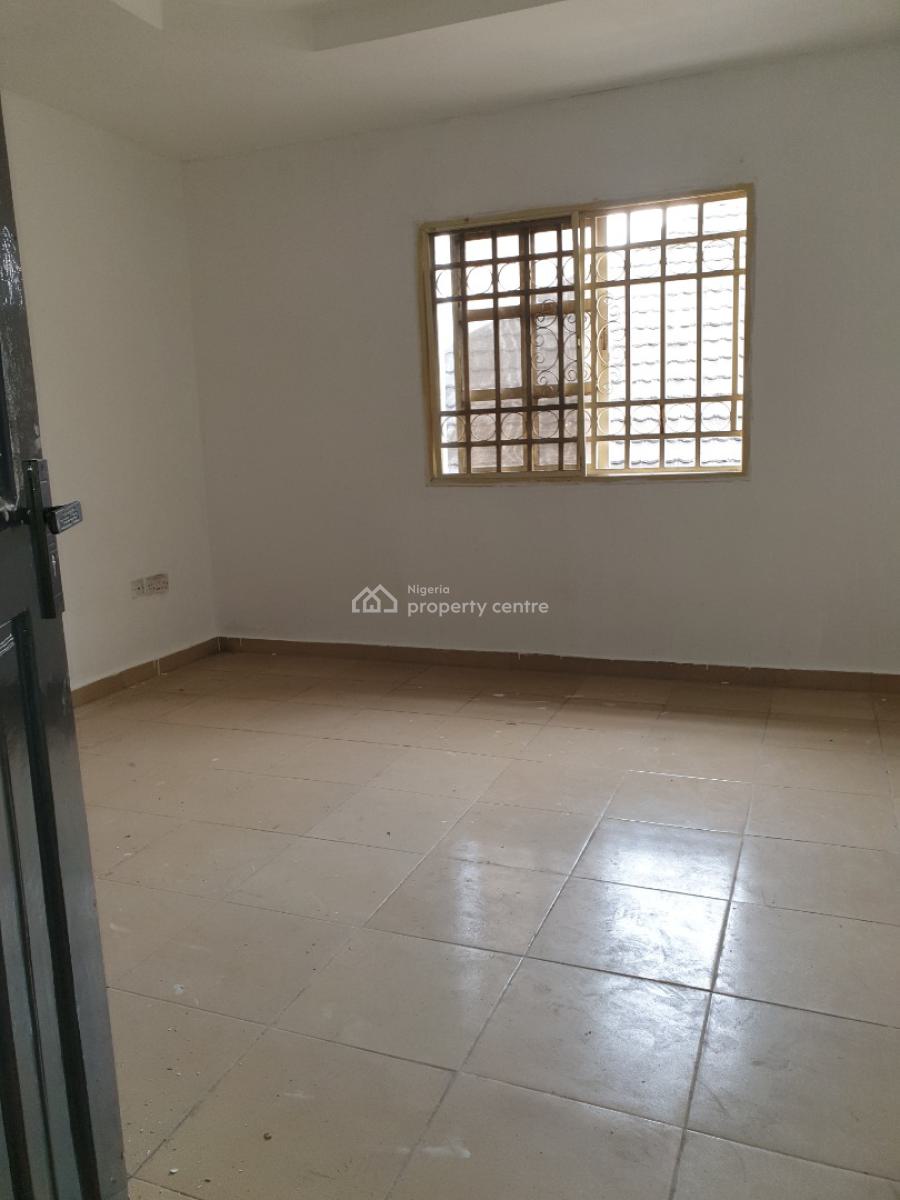 Spacious and Newly Renovated 3bedroom Flat, East Gate Estate Agungi Just Beside Dominos Pizza, Lekki, Lagos, Flat / Apartment for Rent