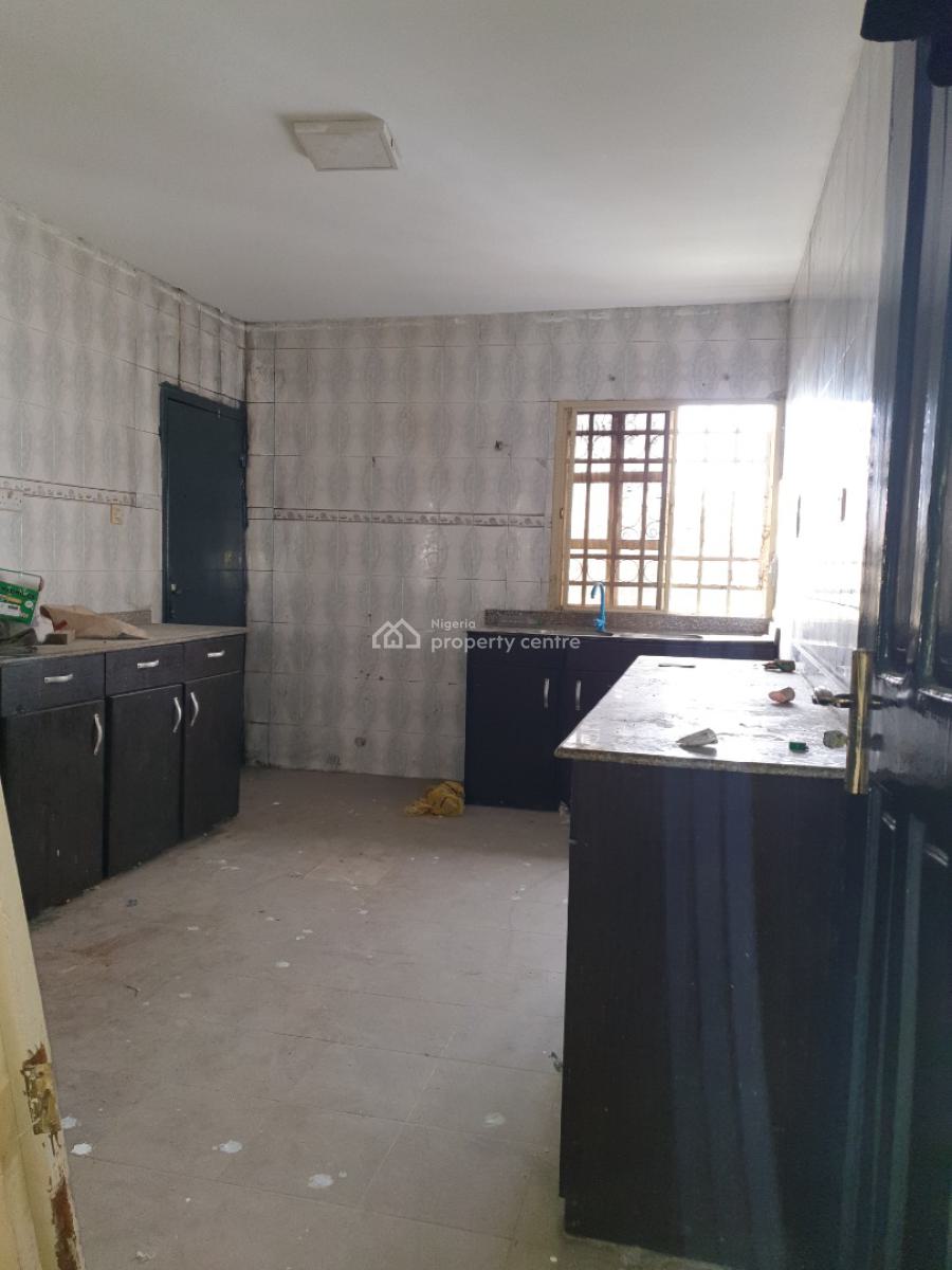 Spacious and Newly Renovated 3bedroom Flat, East Gate Estate Agungi Just Beside Dominos Pizza, Lekki, Lagos, Flat / Apartment for Rent