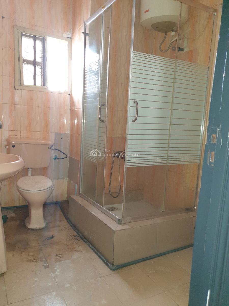 Spacious and Newly Renovated 3bedroom Flat, East Gate Estate Agungi Just Beside Dominos Pizza, Lekki, Lagos, Flat / Apartment for Rent