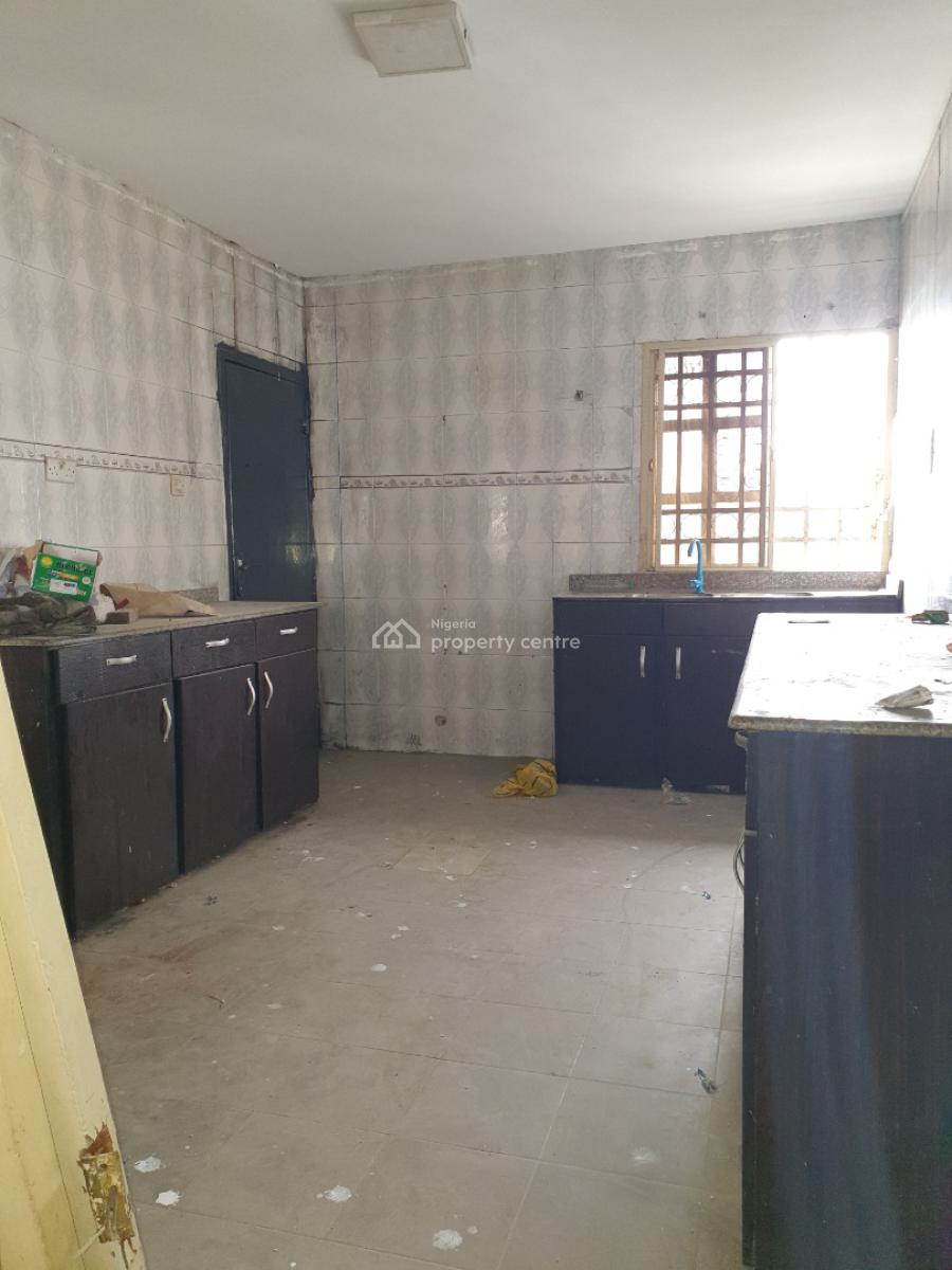 Spacious and Newly Renovated 3bedroom Flat, East Gate Estate Agungi Just Beside Dominos Pizza, Lekki, Lagos, Flat / Apartment for Rent