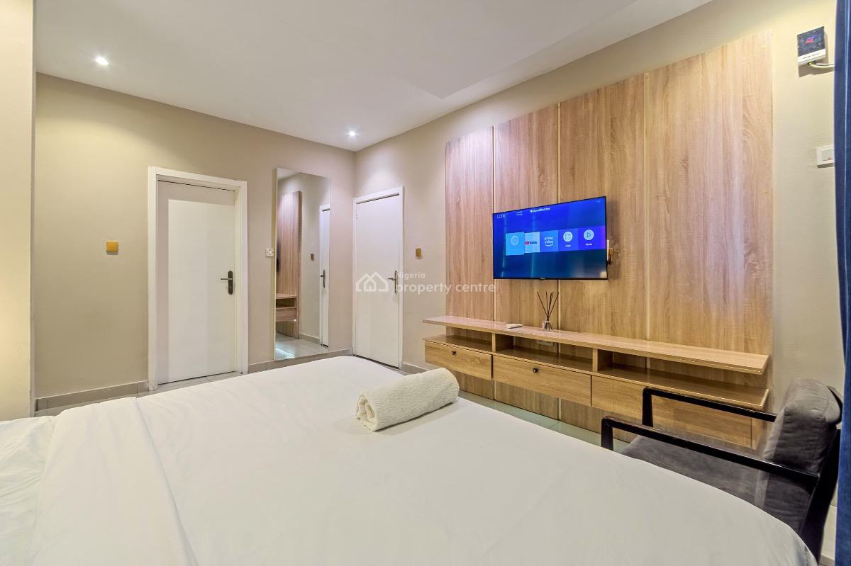 Luxury 3bedroom Waterfront, Admiralty Way, Lekki Phase 1, Lekki, Lagos, Flat / Apartment Short Let