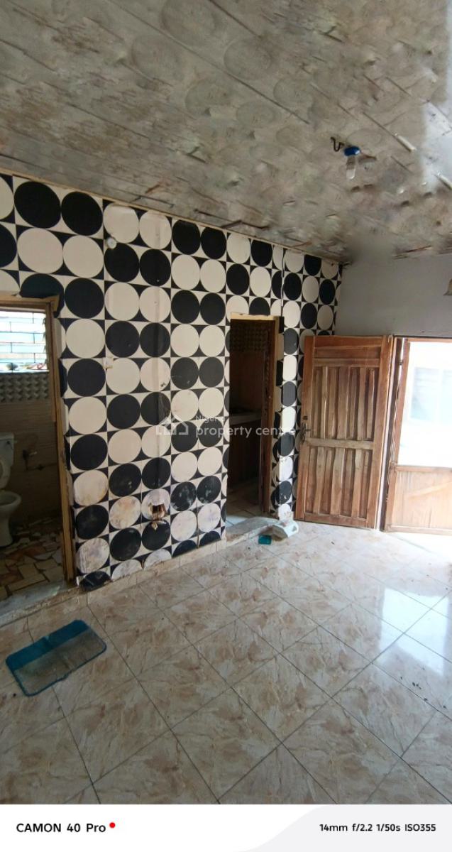 Standard Room Self Contain, Via St Finmbaars College Road, Akoka, Yaba, Lagos, Self Contain (single Rooms) for Rent