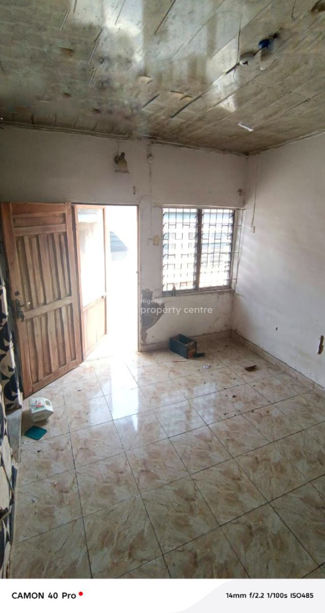 Standard Room Self Contain, Via St Finmbaars College Road, Akoka, Yaba, Lagos, Self Contain (single Rooms) for Rent