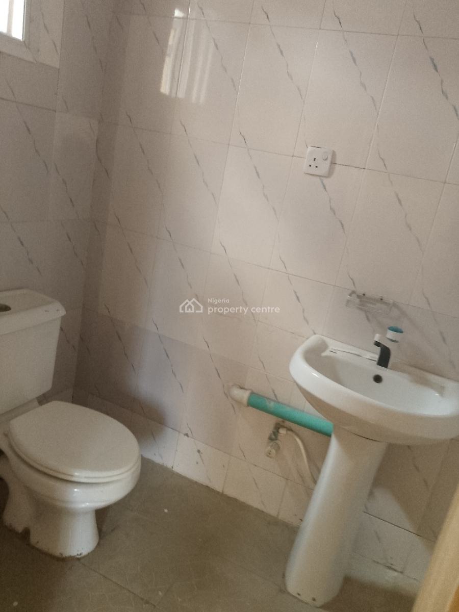 Very Spacious and Newly Renovated 3bedroom Flat, Ilaje Mobile Road, Ajah, Lagos, Flat / Apartment for Rent