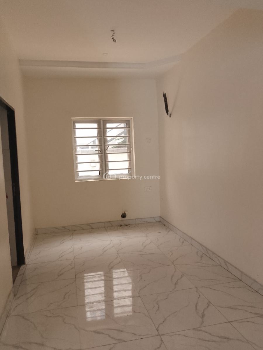 Very Spacious 3bedroom Flats, Ilaje Mobile Road, Ajah, Lagos, Flat / Apartment for Rent