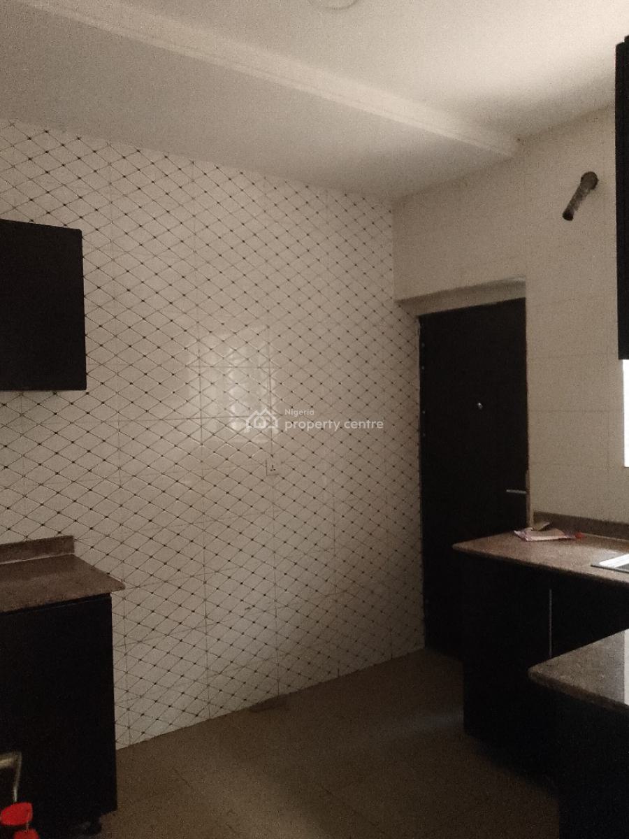 Very Spacious 3bedroom Flats, Ilaje Mobile Road, Ajah, Lagos, Flat / Apartment for Rent