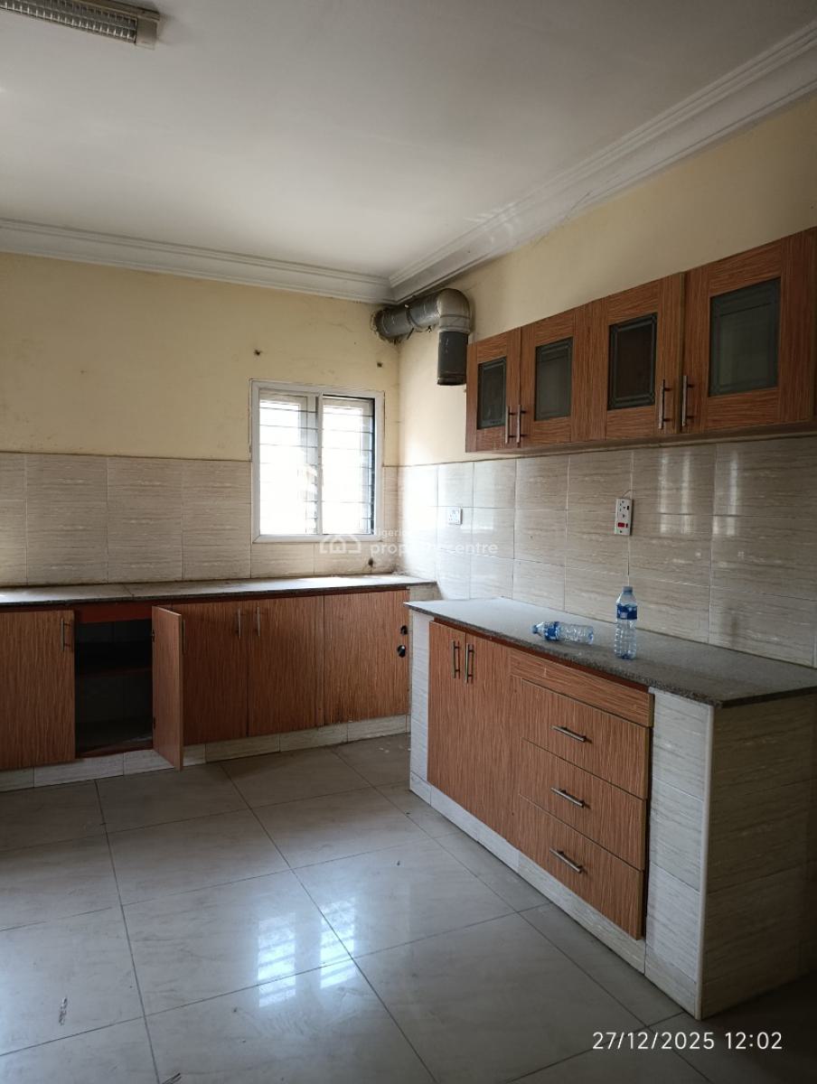 2bedroom Flat @utako, Very Nice Neighbourhood Tared Road, Utako, Abuja, Flat / Apartment for Rent