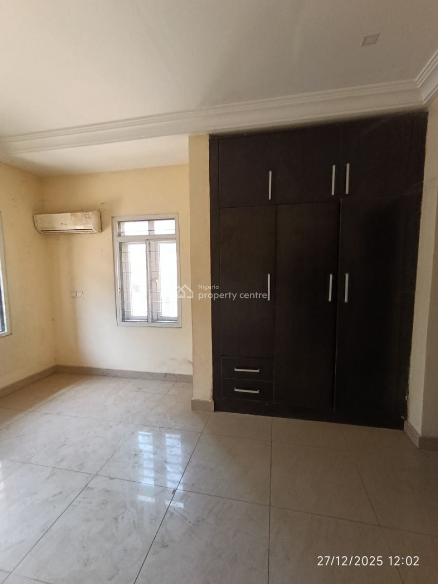 2bedroom Flat @utako, Very Nice Neighbourhood Tared Road, Utako, Abuja, Flat / Apartment for Rent