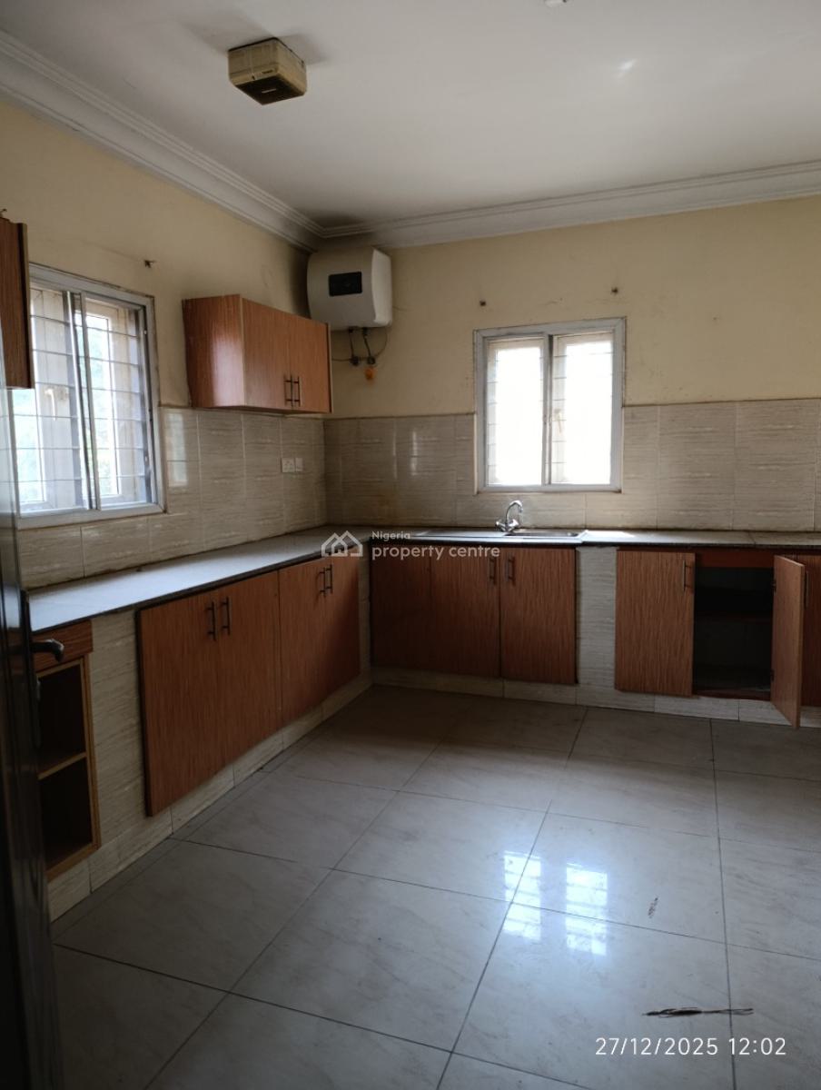 2bedroom Flat @utako, Very Nice Neighbourhood Tared Road, Utako, Abuja, Flat / Apartment for Rent