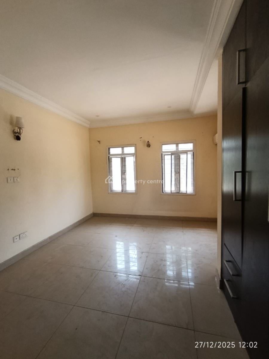 2bedroom Flat @utako, Very Nice Neighbourhood Tared Road, Utako, Abuja, Flat / Apartment for Rent