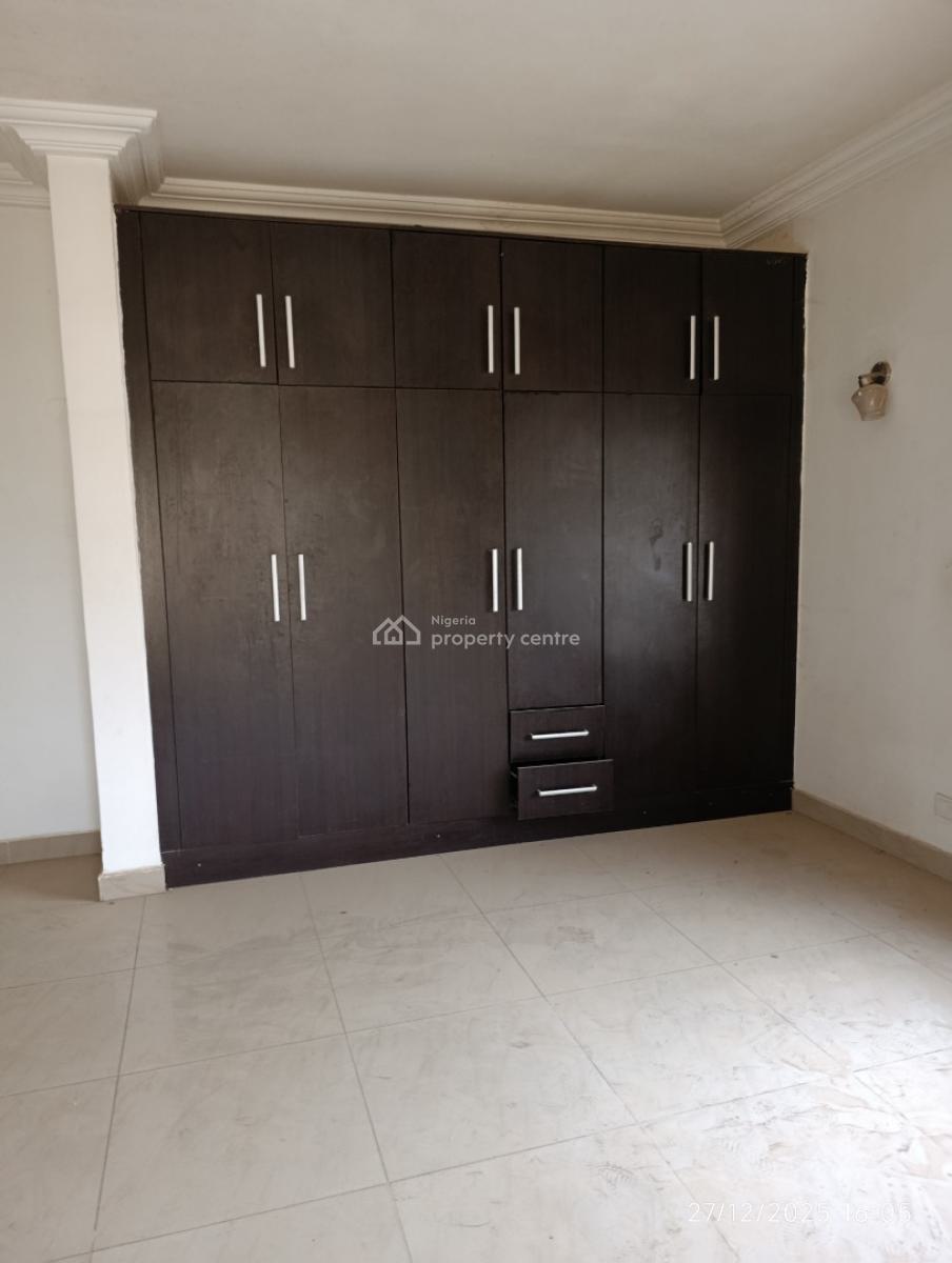 2bedroom Flat @utako, Very Nice Neighbourhood Tared Road, Utako, Abuja, Flat / Apartment for Rent