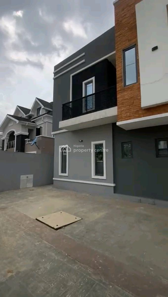 *to/lease*  Newly Built N Nicely Finished  (self Compound) 2 Bedrooms, Soluyi, Gbagada, Lagos, Flat / Apartment for Rent