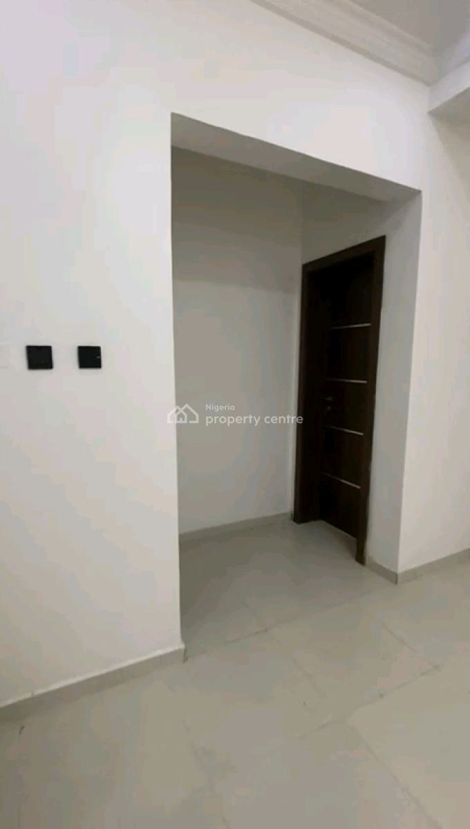 *to/lease*  Newly Built N Nicely Finished  (self Compound) 2 Bedrooms, Soluyi, Gbagada, Lagos, Flat / Apartment for Rent