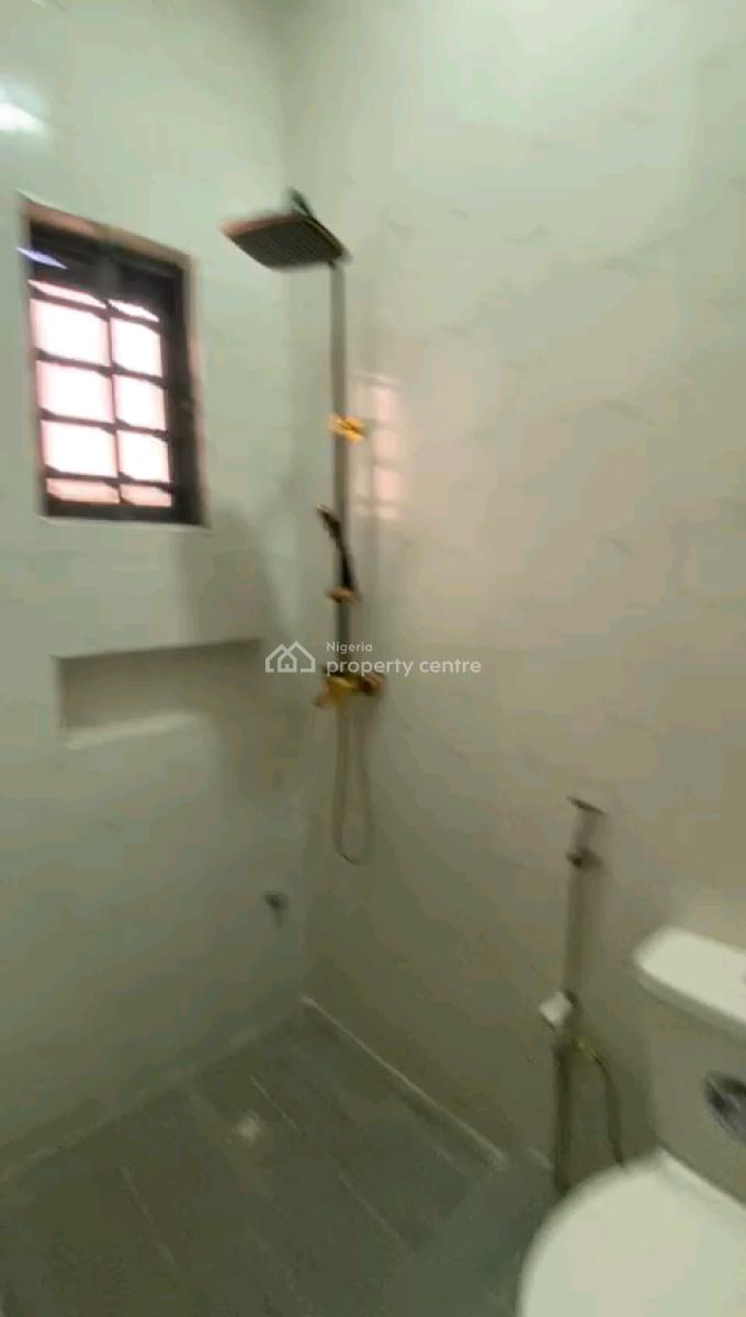 *to/lease*  Newly Built N Nicely Finished  (self Compound) 2 Bedrooms, Soluyi, Gbagada, Lagos, Flat / Apartment for Rent