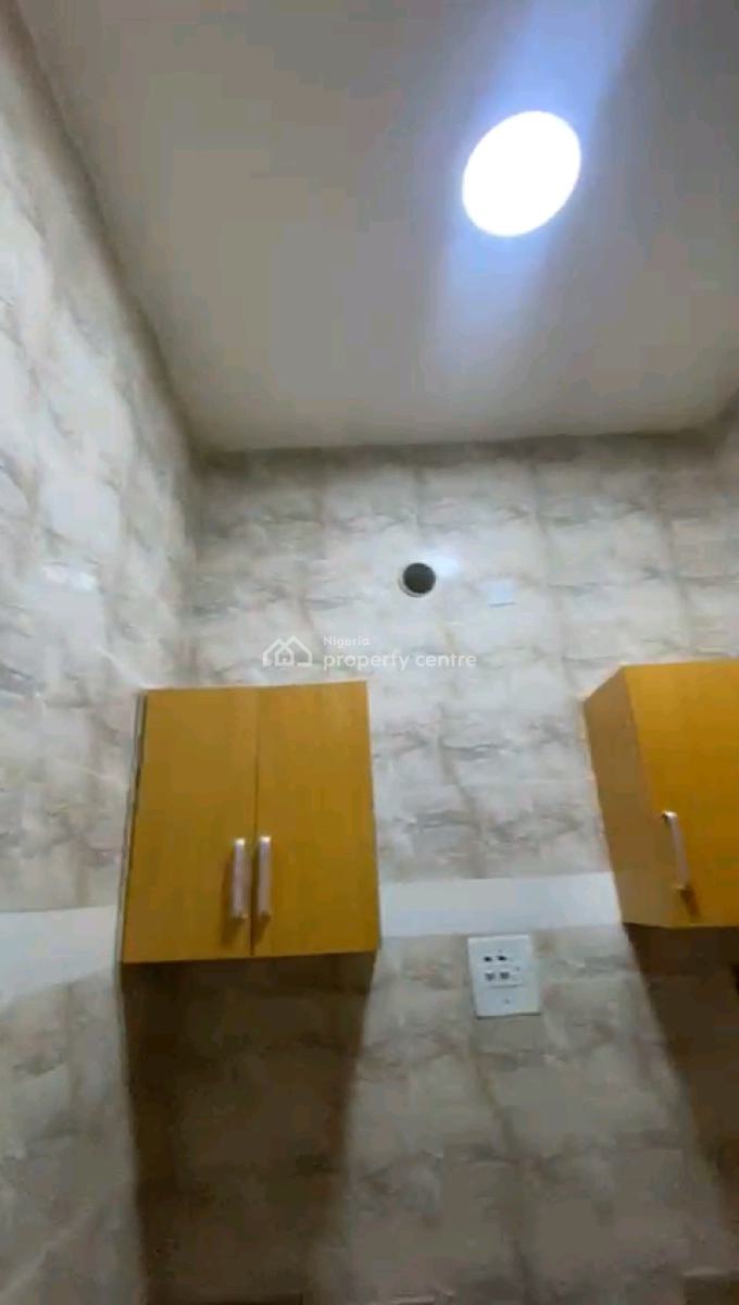 *to/lease*  Newly Built N Nicely Finished  (self Compound) 2 Bedrooms, Soluyi, Gbagada, Lagos, Flat / Apartment for Rent