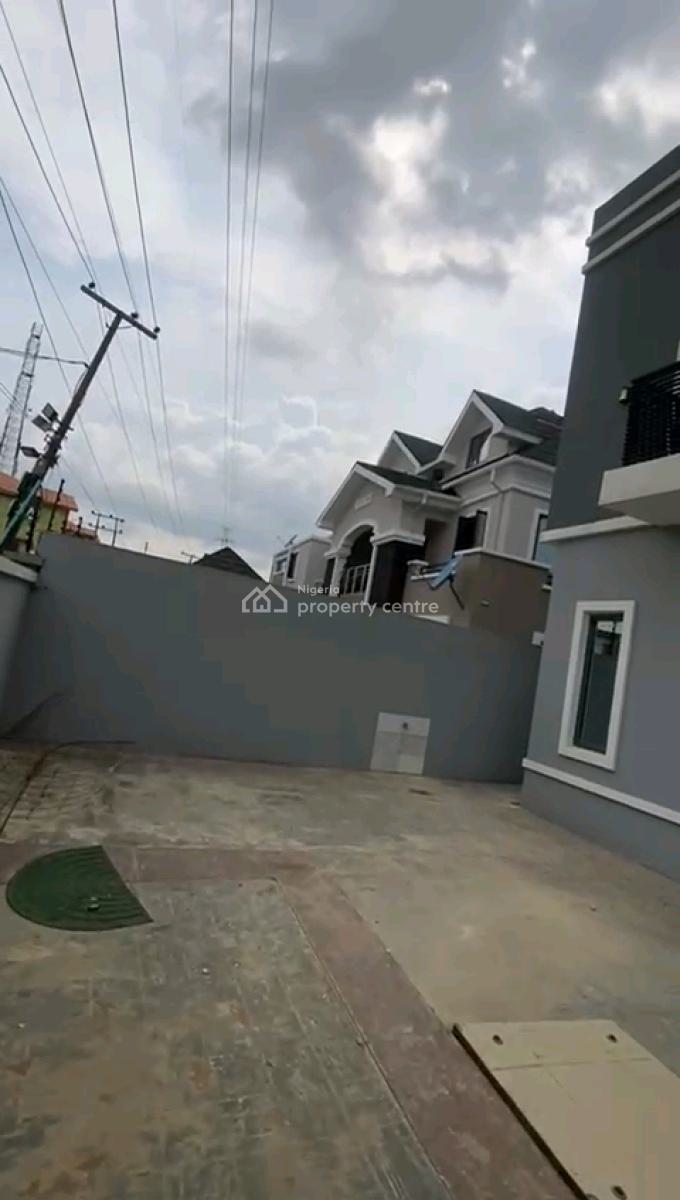 *to/lease*  Newly Built N Nicely Finished  (self Compound) 2 Bedrooms, Soluyi, Gbagada, Lagos, Flat / Apartment for Rent