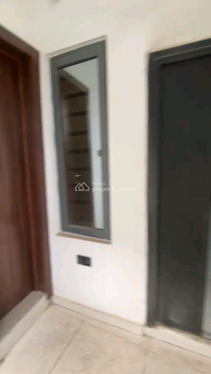 *to/lease*  Newly Built N Nicely Finished  (self Compound) 2 Bedrooms, Soluyi, Gbagada, Lagos, Flat / Apartment for Rent